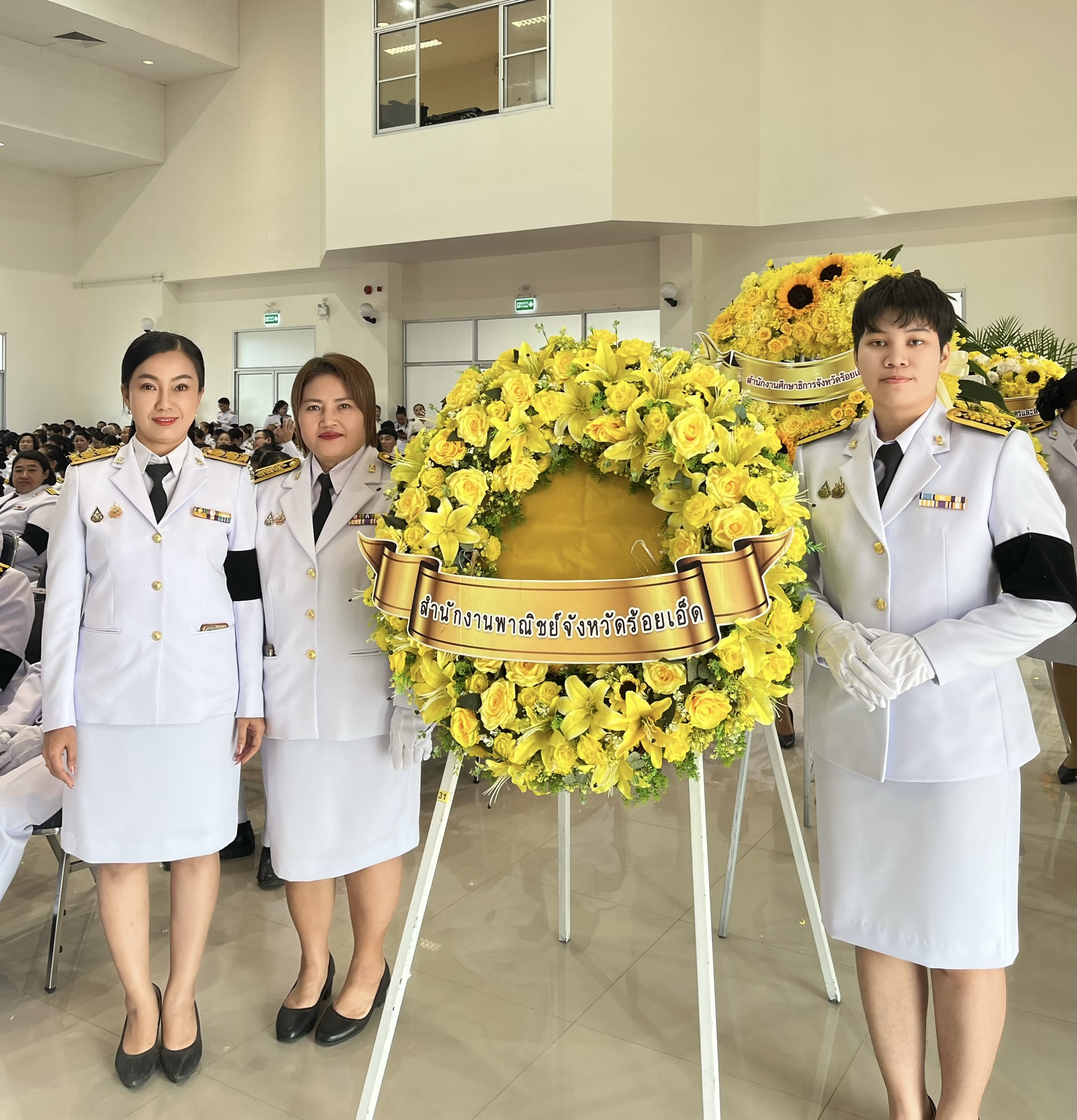 พิธีสวดพระพุทธมนต์ ทำบุญตักบาตรถวายพระราชกุศล และพิธีวางพวงมาลาถวายราชสักการะ เนื่องในวันนวมินทรมหาราช ประจำปี 2569  (สพจ.รอ.)