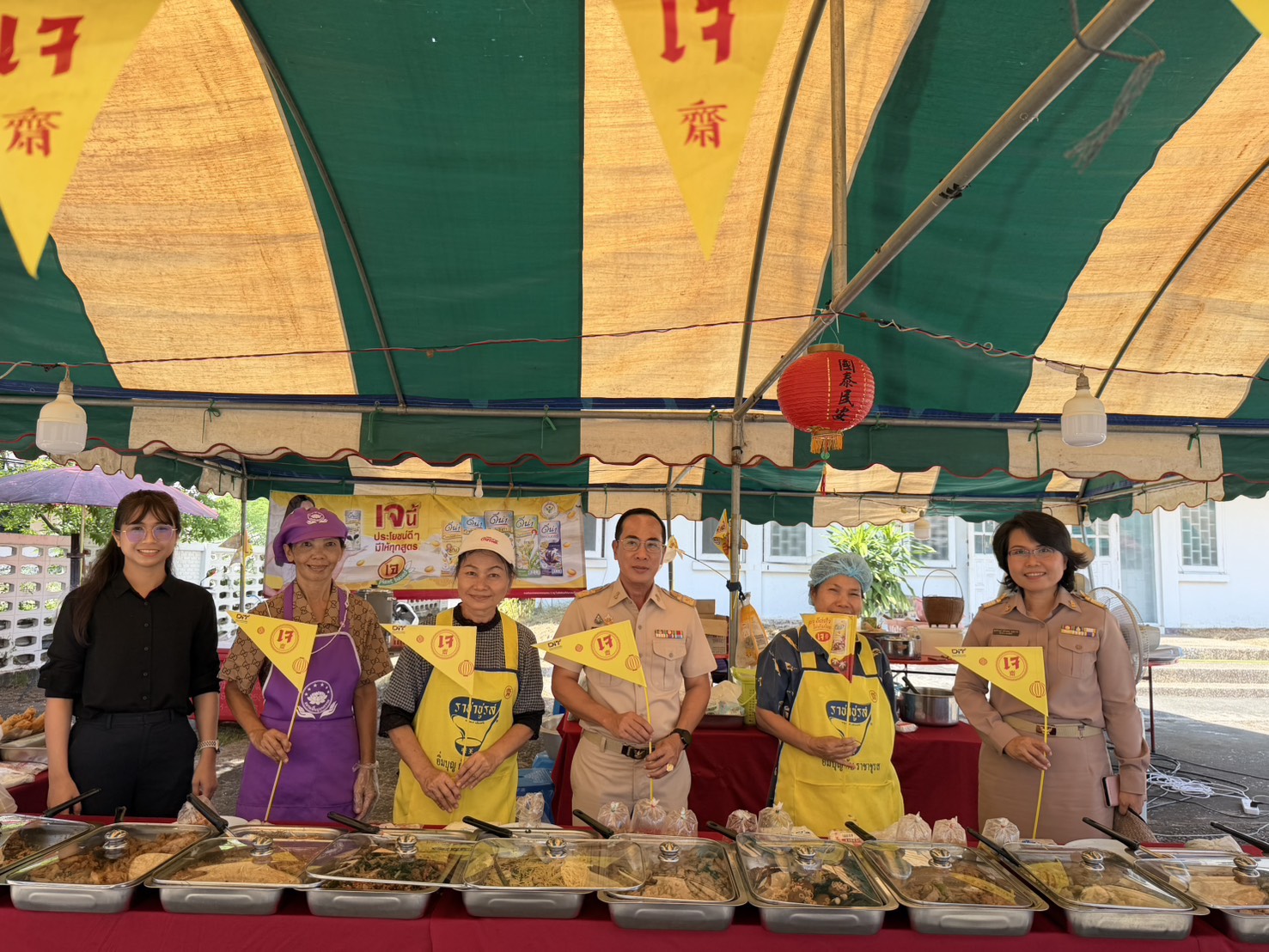 พาณิชย์ เยี่ยมชมร้านอาหารเจ "อิ่มบุญ อิ่มคุ้ม" เทศกาลกินเจ ปี 2569 จังหวัดร้อยเอ็ด (สพจ.รอ.)