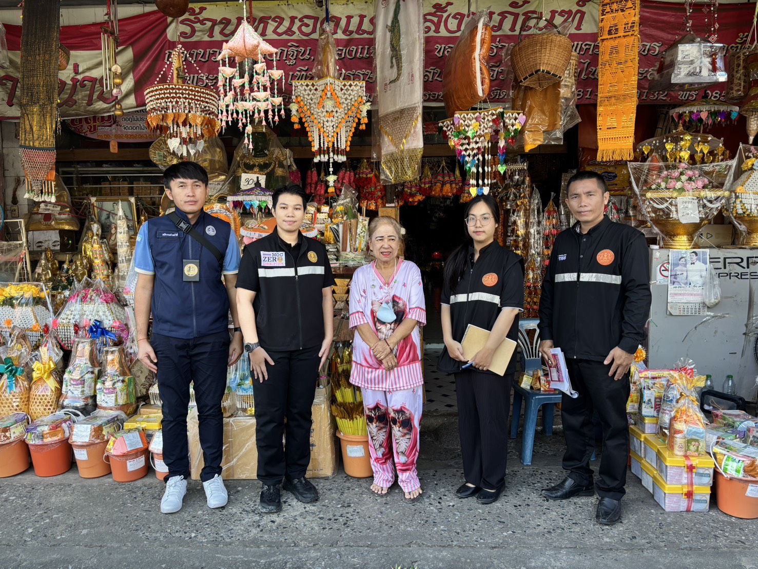 พาณิชย์ ร่วมกับ สคบ.ร้อยเอ็ด ลงพื้นที่ตรวจสอบการจำหน่ายชุดสังฆทานและเครื่องกฐิน ในพื้นที่อำเภอเมืองร้อยเอ็ด (สพจ.รอ.)